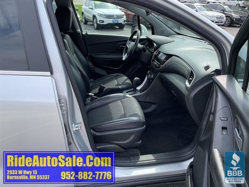 Used 2020 Chevrolet Trax LT w/ LT Convenience Package FWD image 14
