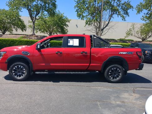 Used 2023 Nissan Titan PRO-4X w/ Pro-4x Convenience Package AWD/4WD image 7