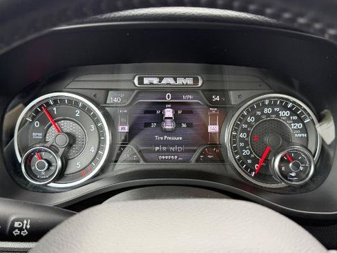 Used 2021 RAM 1500 Laramie AWD/4WD image 7