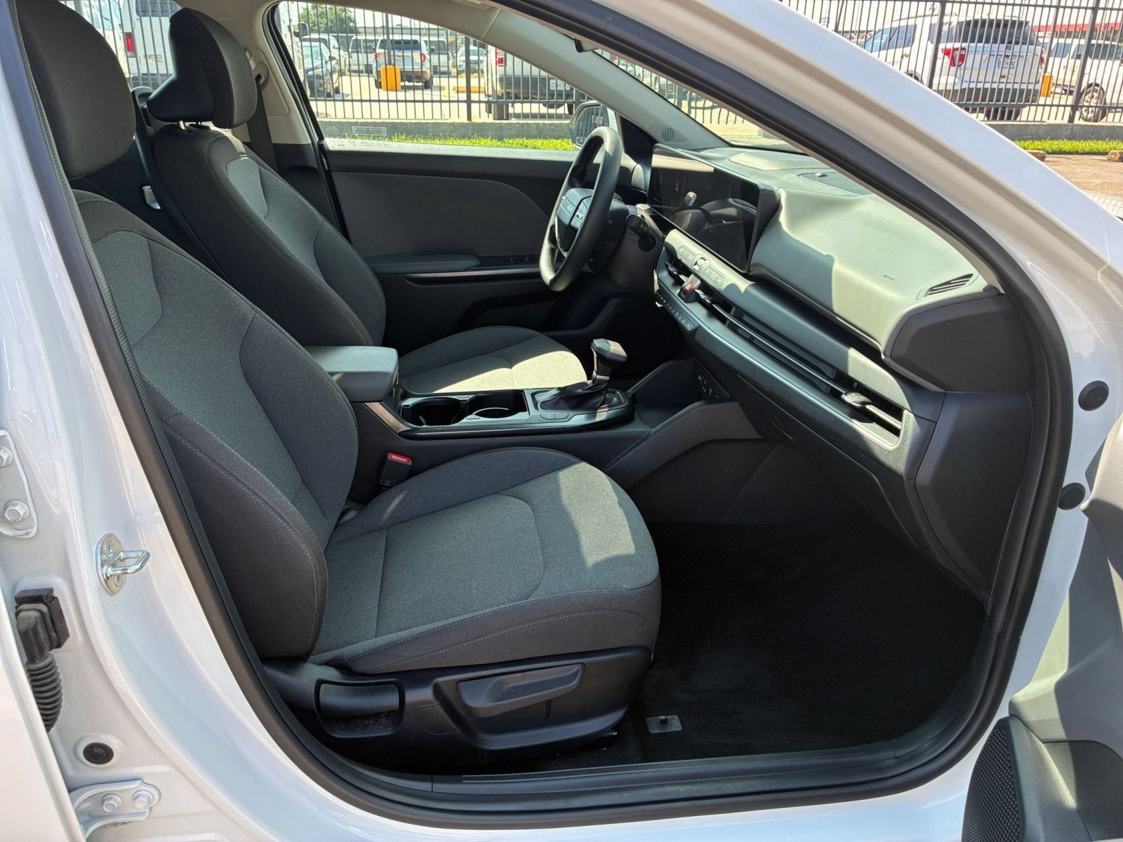 Used 2025 Kia K4 FWD image 34