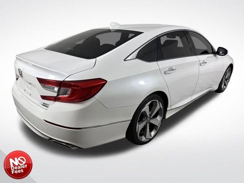 Used 2018 Honda Accord Touring image 3