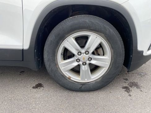 Used 2019 Chevrolet Trax LT w/ LT Convenience Package FWD image 28
