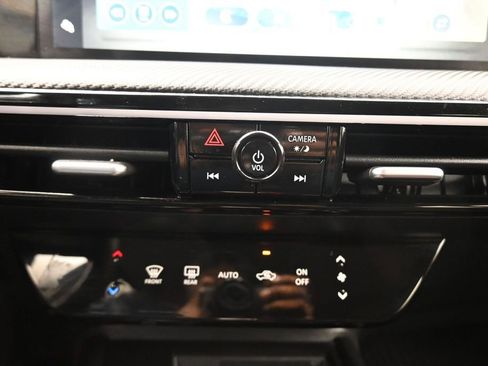 Used 2025 Nissan Kicks SR FWD image 20