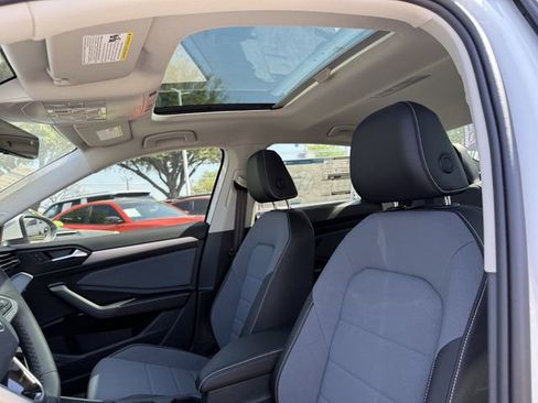 New 2026 Volkswagen Jetta SE FWD image 19