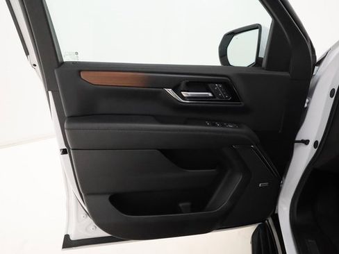 Certified 2025 GMC Yukon Denali image 8