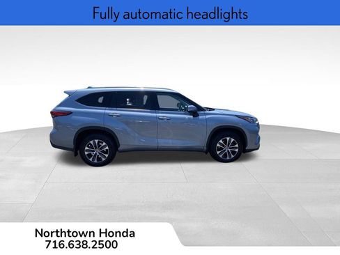 Used 2020 Toyota Highlander XLE AWD/4WD image 10