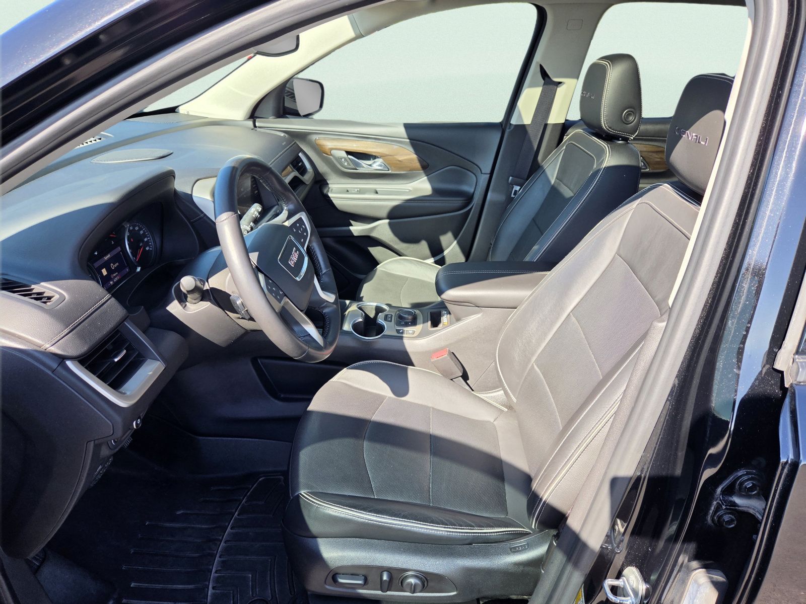 Used 2021 GMC Terrain Denali w/ Denali Premium Package AWD/4WD image 10