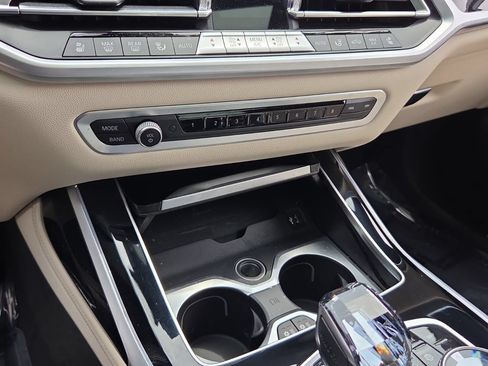 Used 2022 BMW X7 xDrive40i w/ M Sport Package AWD/4WD image 23
