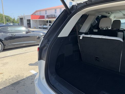 Used 2025 Lincoln Aviator 2WD image 3