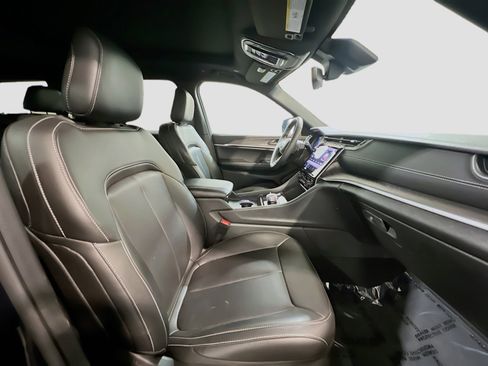 Used 2024 Jeep Grand Cherokee L Limited image 22