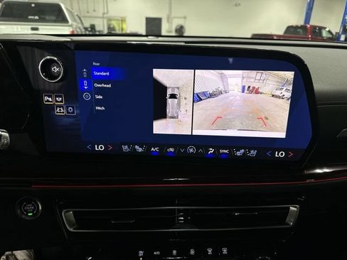Used 2024 Chevrolet Traverse RS AWD/4WD image 29