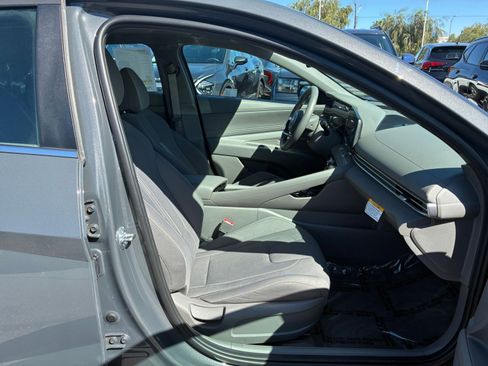 Used 2025 Hyundai Elantra SEL FWD image 27