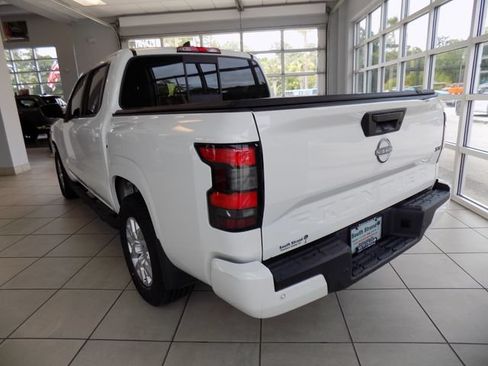 Used 2022 Nissan Frontier SV w/ Technology Package RWD image 5