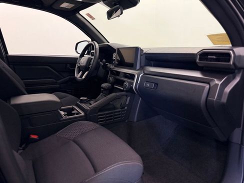 Used 2025 Toyota 4Runner SR5 AWD/4WD image 18