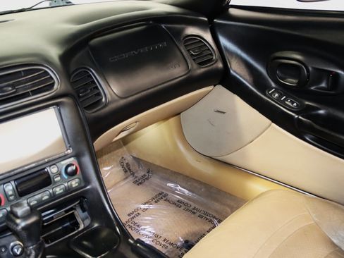 Used 2004 Chevrolet Corvette w/ Preferred Equipment Group image 39