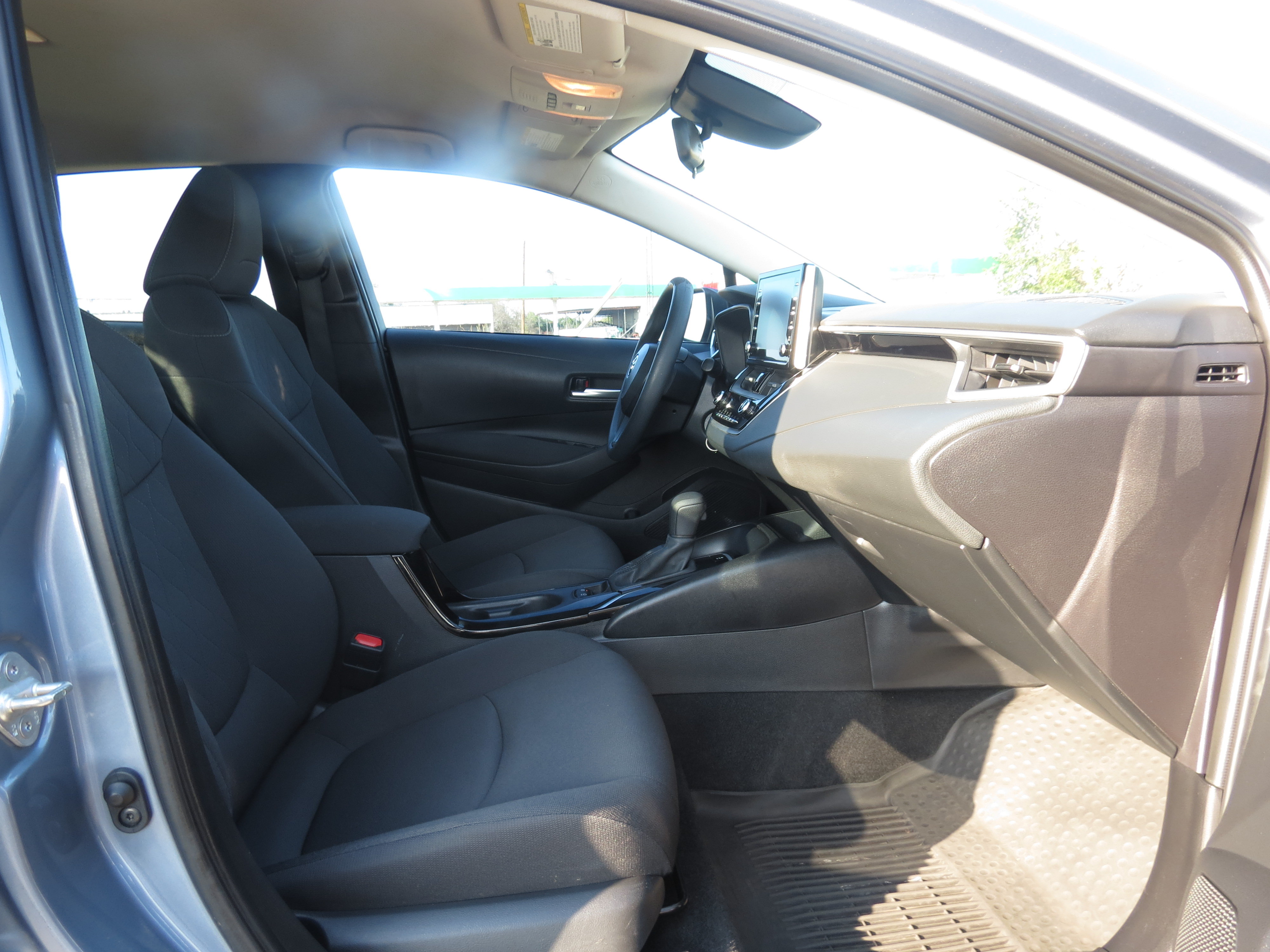 Used 2020 Toyota Corolla LE FWD image 28