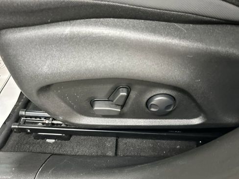 Used 2023 Jeep Renegade Latitude w/ Premium Group AWD/4WD image 10