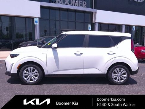 Certified 2025 Kia Soul LX FWD image 2