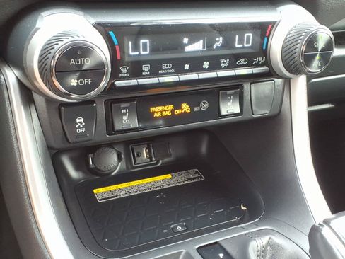 Used 2019 Toyota RAV4 XSE AWD/4WD image 18