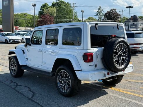 Used 2023 Jeep Wrangler Unlimited Sahara AWD/4WD image 3