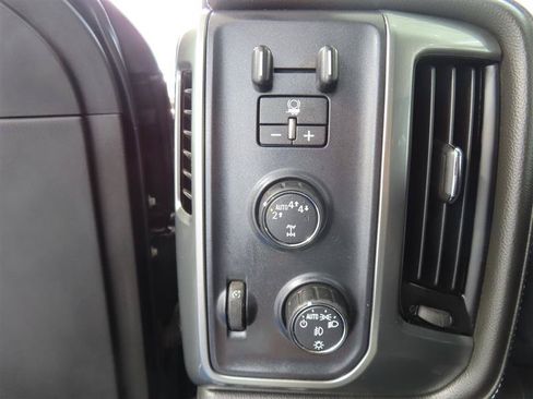 Used 2018 Chevrolet Silverado 1500 LTZ Z71 w/ Midnight Edition AWD/4WD image 18
