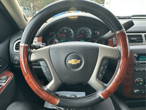 Used 2013 Chevrolet Avalanche LT image 25