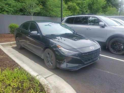 Used 2023 Hyundai Elantra SEL FWD image 3