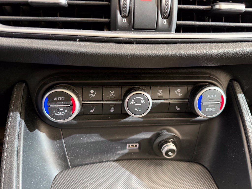 Used 2022 Alfa Romeo Stelvio Veloce AWD/4WD image 20