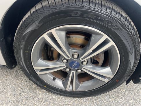 Used 2014 Ford Focus SE w/ SE Sport Package image 30