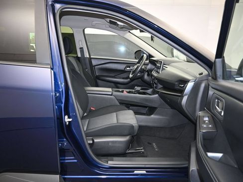 Certified 2024 Nissan Rogue SV FWD image 26