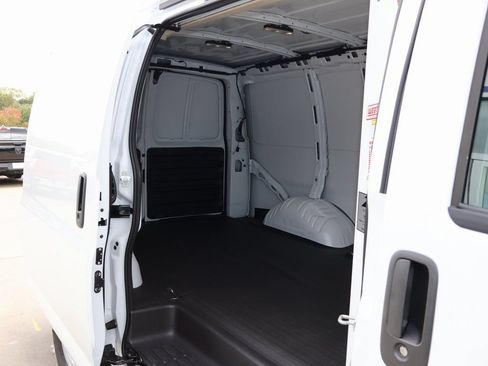 New 2025 GMC Savana 2500 w/ Enhanced Convenience Package RWD image 25