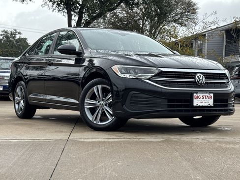 Used 2024 Volkswagen Jetta SE image 2