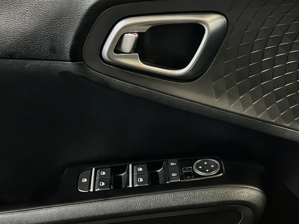 Used 2020 Kia Soul S FWD image 13