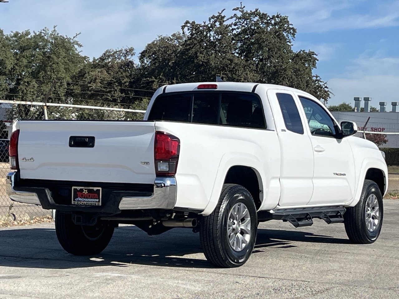 Used 2018 Toyota Tacoma SR5 AWD/4WD image 4