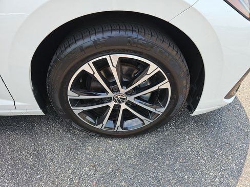 Used 2025 Volkswagen Jetta Sport FWD image 9
