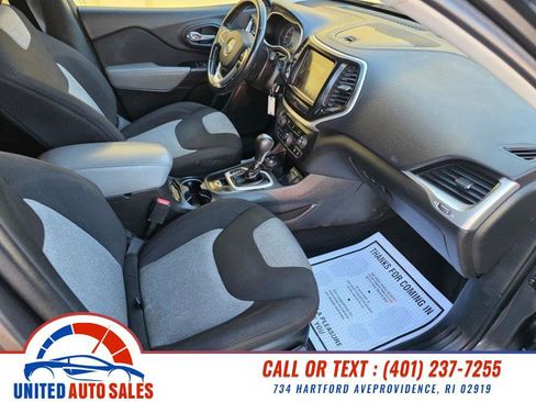 Used 2014 Jeep Cherokee Latitude w/ Cold Weather Group image 13