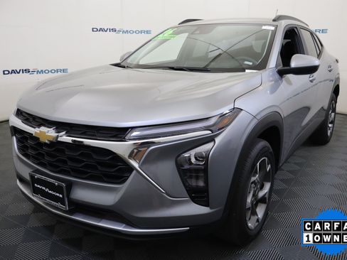 Used 2026 Chevrolet Trax LT FWD image 12