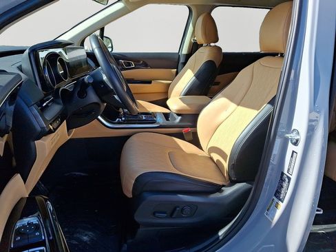 Used 2024 Kia Carnival EX image 15