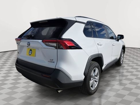 Used 2019 Toyota RAV4 LE w/ Carpet Mat Package AWD/4WD image 4