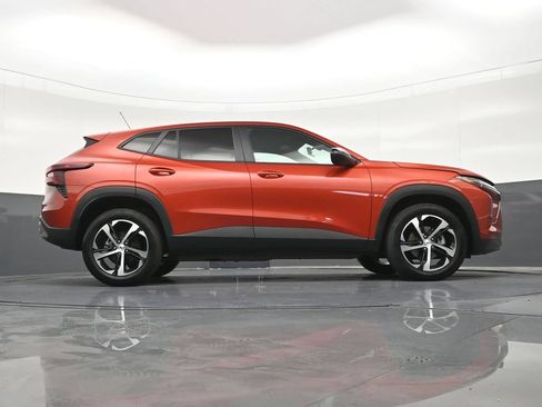Used 2024 Chevrolet Trax RS FWD image 23