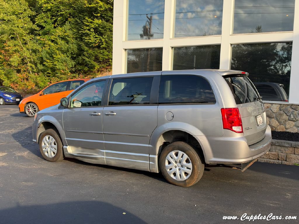 Used 2014 Dodge Grand Caravan SE w/ Quick Order Package 29E SE FWD image 2
