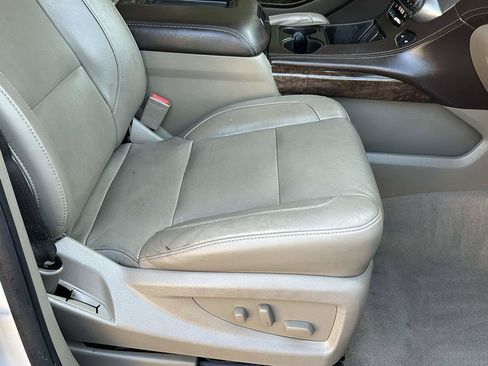 Used 2019 Chevrolet Suburban LT AWD/4WD image 21