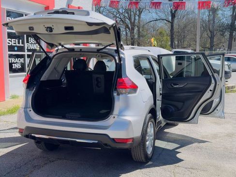 Used 2017 Nissan Rogue SV w/ SV Premium Package image 37