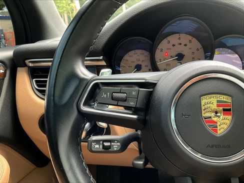 Used 2023 Porsche Macan AWD/4WD image 10