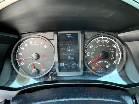 Used 2018 Toyota Tacoma SR w/ SR Convenience Package RWD image 13