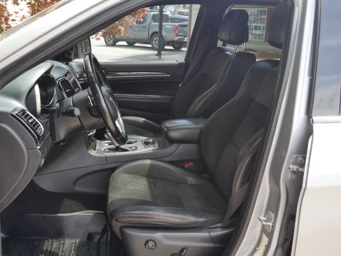 Used 2020 Jeep Grand Cherokee Trailhawk AWD/4WD image 3