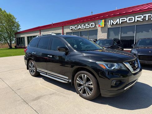 Used 2018 Nissan Pathfinder Platinum w/ Cargo Package FWD image 4