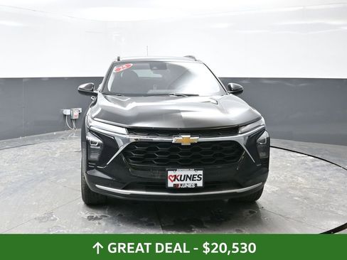 Used 2025 Chevrolet Trax LT image 7