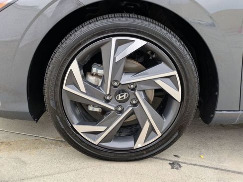 Used 2025 Hyundai Elantra SEL FWD image 31