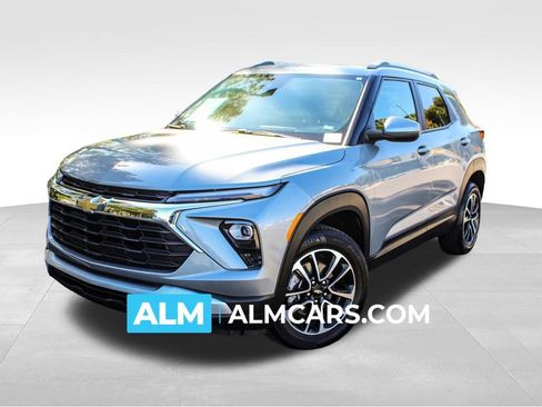 Used 2025 Chevrolet TrailBlazer LT image 1